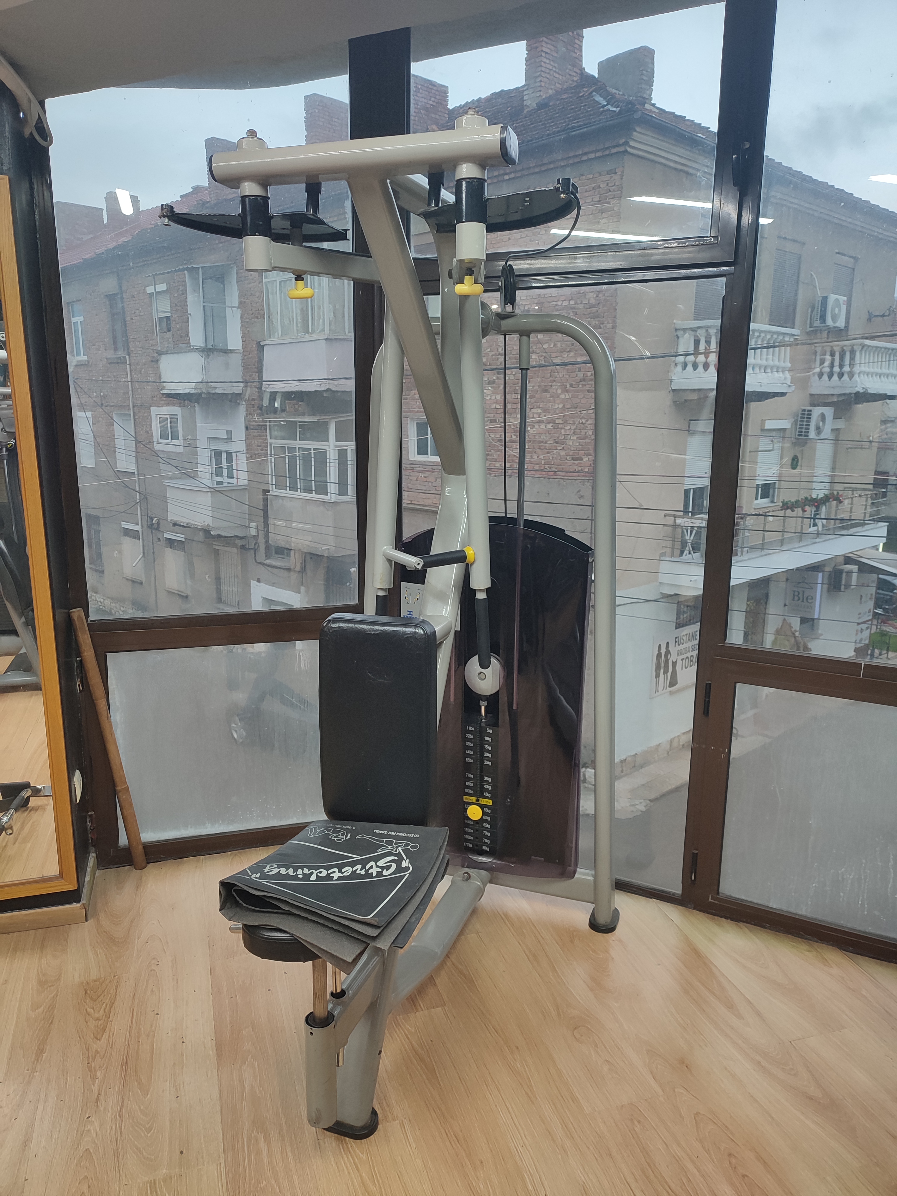 Pec Deck / Rear Delt